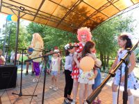 В Ленинском с/п 1 июня на площади прошла концертно-развлекательная программа: "Ох уж эти детки!"